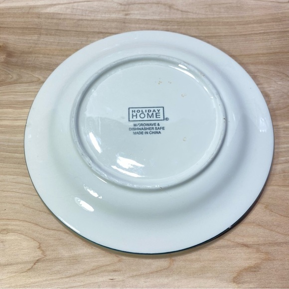 Santa Claus Design 9 inch Plate by Holiday Time - Dishwasher & Microwave Safe - Picture 7 of 8